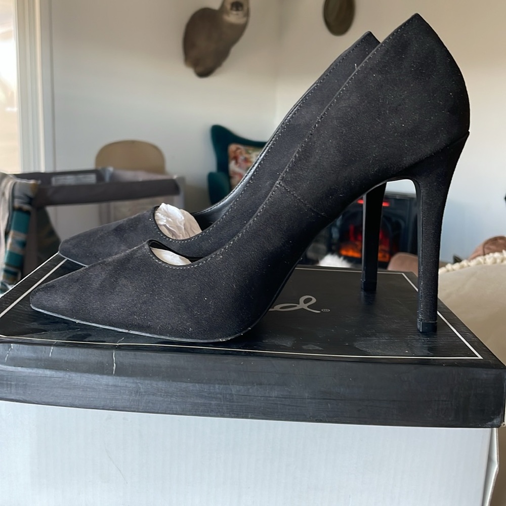 NWT Cupid Black Suede Pumps